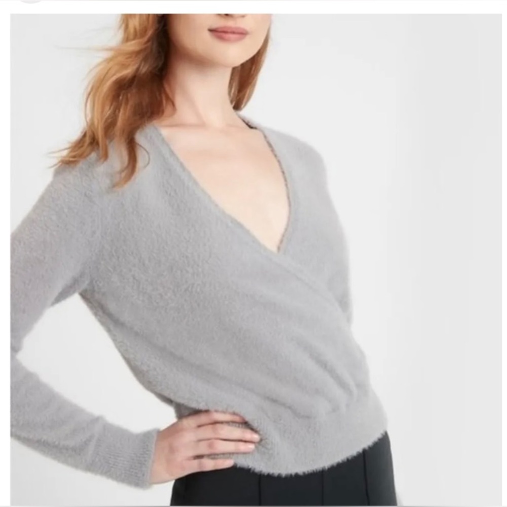 Banana Republic Luxuriously Soft Gray Faux Wrap Front V-Neck Sweater size M